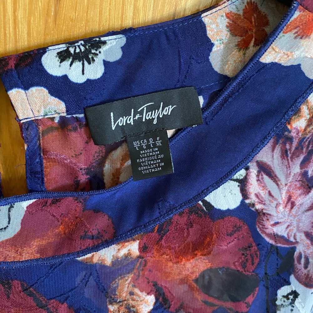Sheer floral blouse with tie sleeves - Picture 7 of 8